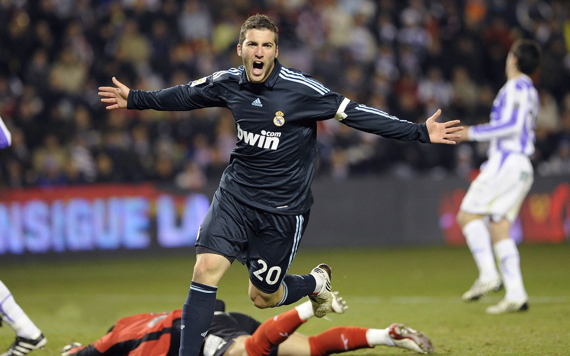 世界杯逆转奇迹：英雄再现，传奇由你创造！，世界杯经典逆袭